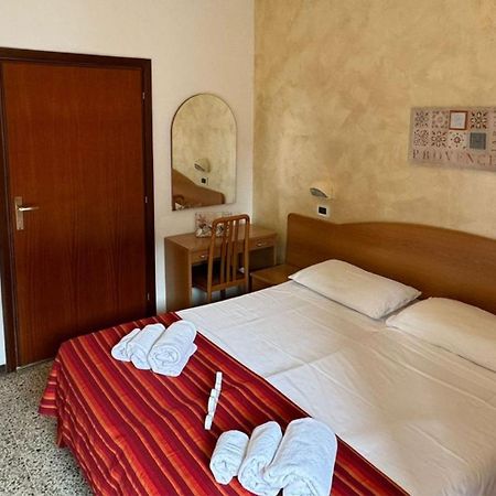 Hotel Caruso Rimini Exteriör bild