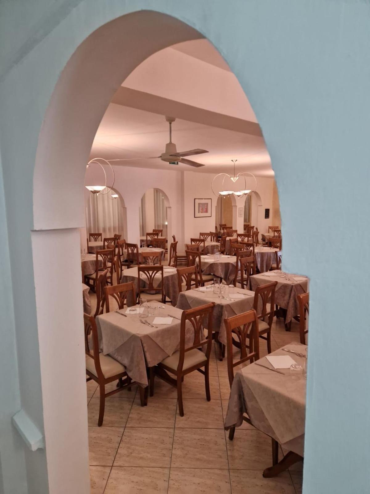 Hotel Caruso Rimini Exteriör bild